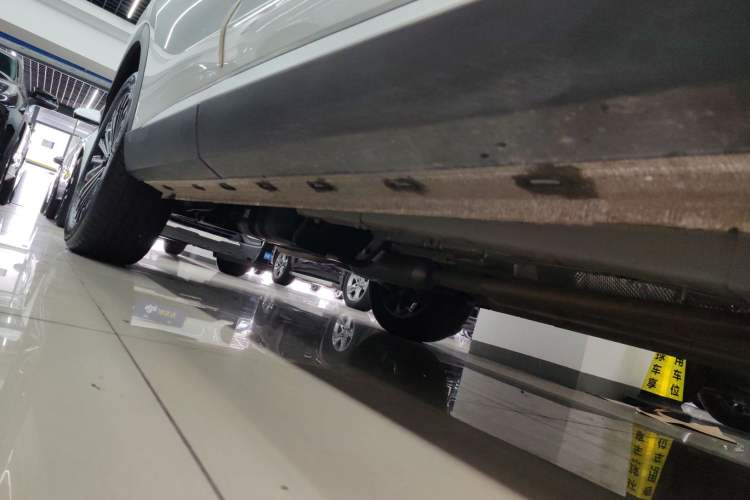 Used EXEED Stellar 2023 400T Two-Wheel Drive Comfort Flyfish Edition Right Side Sill