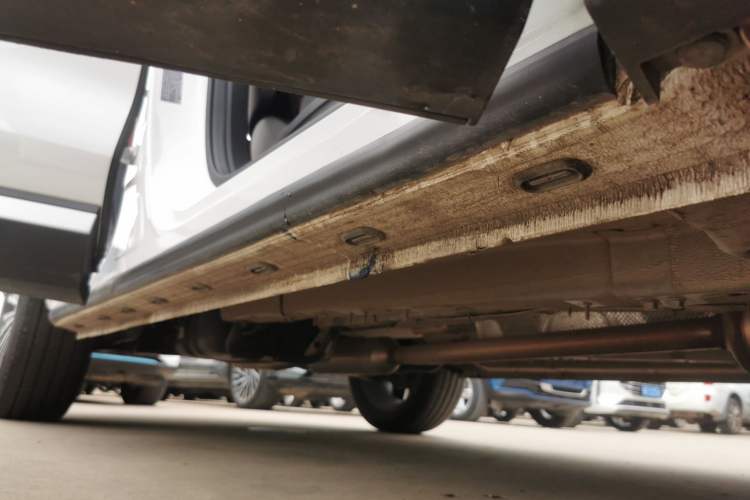 Used EXEED Stellar 2023 400T Two-Wheel Drive Comfort Flyfish Edition Right Side Sill