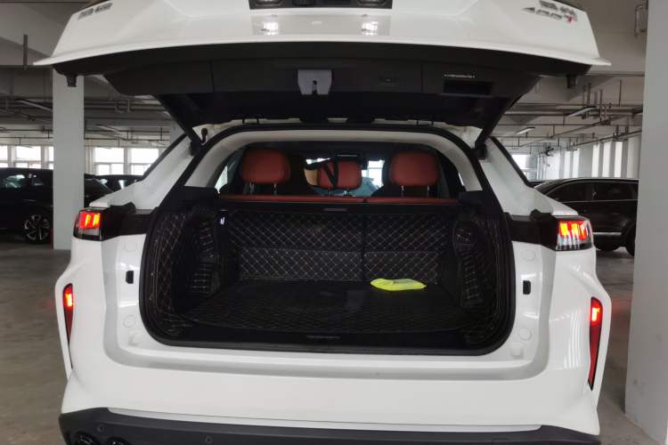 Used EXEED Stellar 2023 400T Two-Wheel Drive Comfort Edition Trunk