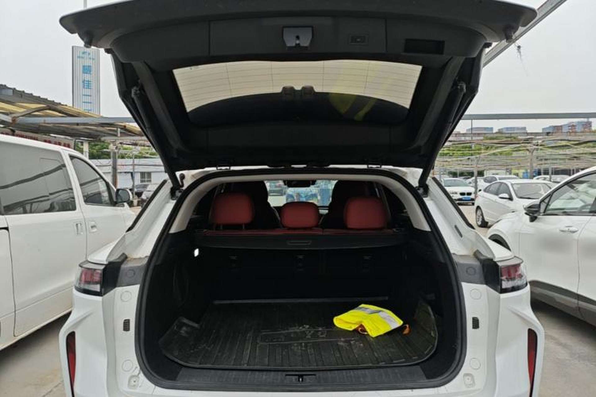 Used EXEED Stellar 2023 400T Four-Wheel Drive Enjoying the Flying Fish Edition Trunk