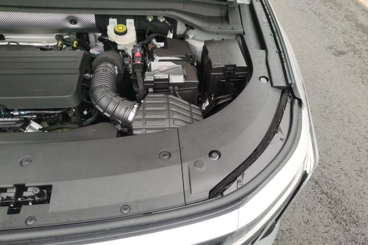 Used EXEED Stellar 2024 400T Four-Wheel Drive Elite Edition Engine Bay Left