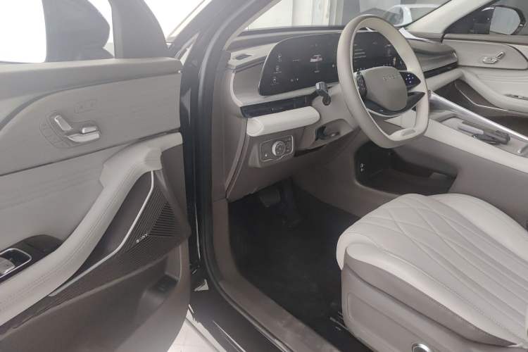 Used EXEED Stellar C-DM 2024 1.5T Long-Range Pro Interior 2