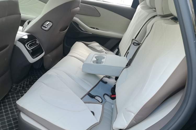 Used EXEED Stellar C-DM 2024 1.5T Extended-Range Pro Left Rear Seat