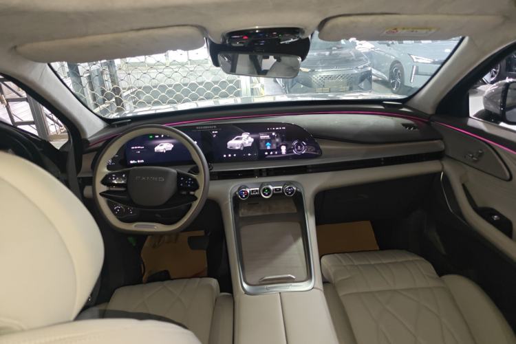 Used EXEED Stellar C-DM 2024 1.5T Long-Range Pro Interior 2