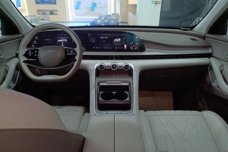 Used EXEED Stellar C-DM 2024 1.5T Long-Range Pro Interior 2