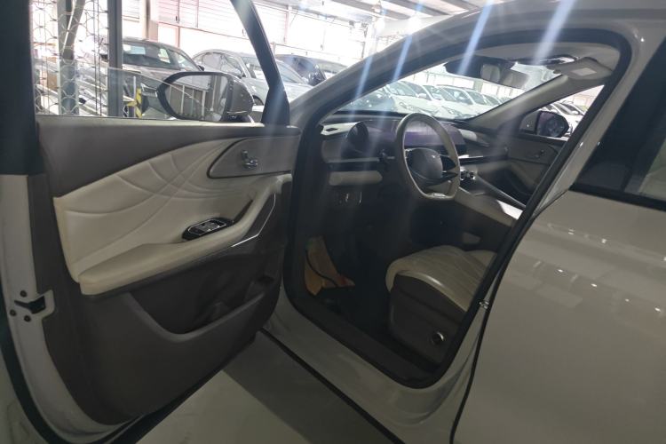 Used EXEED Stellar C-DM 2024 1.5T Long-Range Pro Interior 3