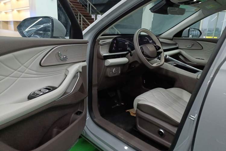 Used EXEED Stellar C-DM 2024 1.5T Long-Range Pro Interior 3