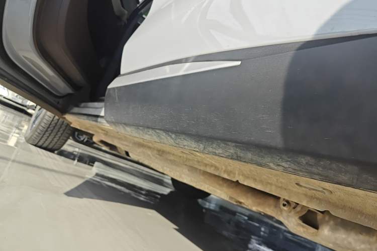 Used EXEED Stellar C-DM 2024 1.5T Long-Range Pro Left Side Sill