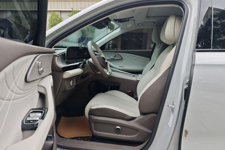 Used EXEED Stellar C-DM 2024 1.5T Long-Range Pro Interior 2