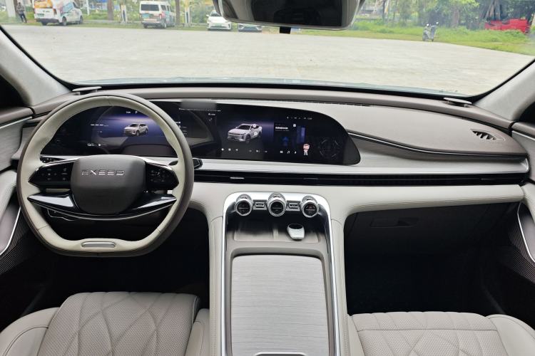 Used EXEED Stellar C-DM 2024 1.5T Long-Range Pro Interior 4