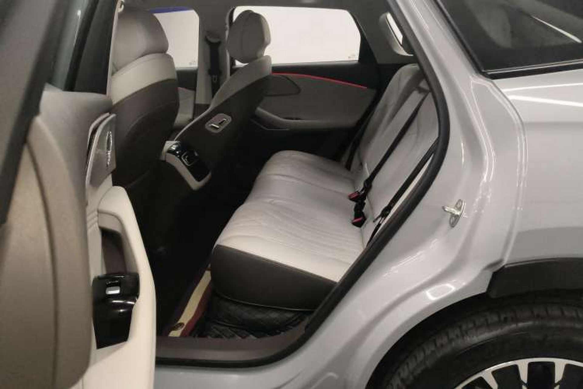 Used EXEED Stellar C-DM 2024 1.5T Long-Range Pro Left Rear Seat