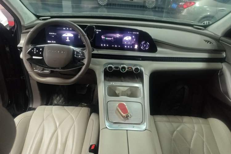 Used EXEED Stellar C-DM 2025 200 with Ultra-Long Range Pro All-Wheel Drive Center Console