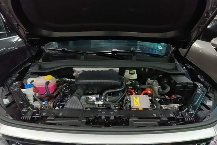 Used EXEED Stellar C-DM 2025 Beyond Edition Engine Bay
