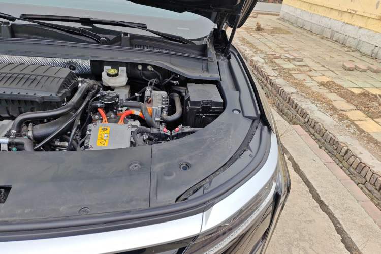 Used EXEED Stellar C-DM 2025 210 Extended-Range Pro Two-Wheel Drive Engine Bay Left