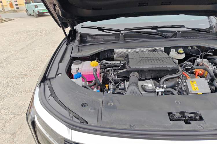 Used EXEED Stellar C-DM 2025 210 Extended-Range Pro Two-Wheel Drive Engine Bay Right