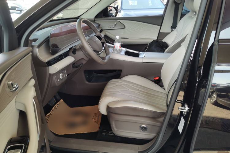 Used EXEED Stellar C-DM 2025 200 with Ultra-Long Range Pro All-Wheel Drive Left Front Seat