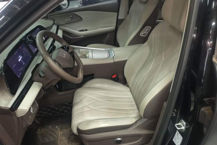 Used EXEED Stellar C-DM 2025 200 with Ultra-Long Range Pro All-Wheel Drive Left Front Seat