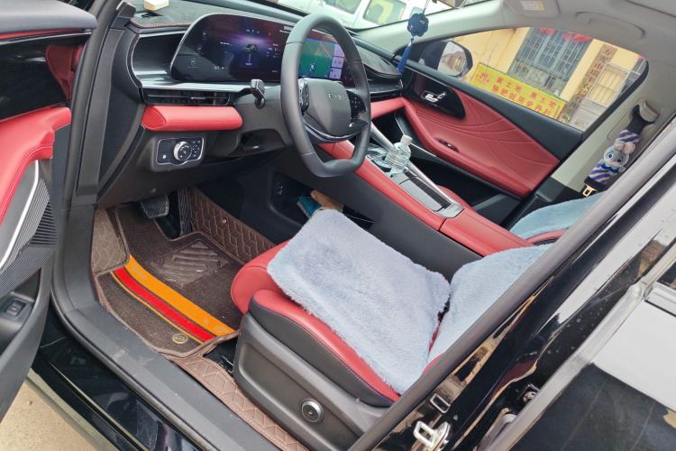 Used EXEED Stellar C-DM 2025 210 Extended-Range Pro Two-Wheel Drive Left Front Seat