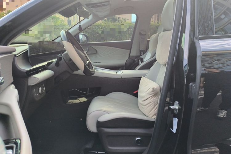 Used EXEED Stellar C-DM 2025 200 with Ultra-Long Range Pro All-Wheel Drive Left Front Seat