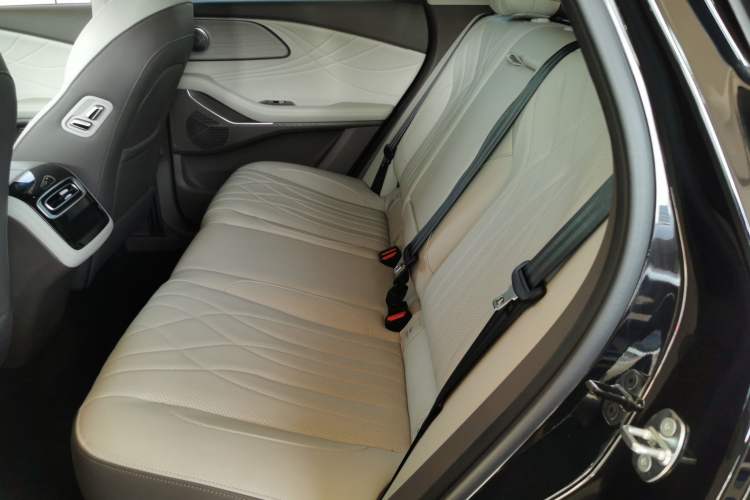 Used EXEED Stellar C-DM 2025 200 with Ultra-Long Range Pro All-Wheel Drive Left Rear Seat