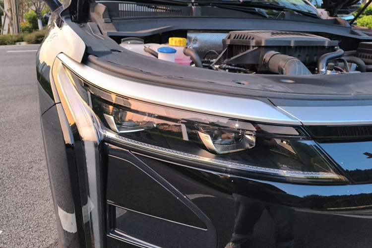 Used EXEED Stellar C-DM 2025 200 with Ultra-Long Range Pro All-Wheel Drive Right Front Headlight