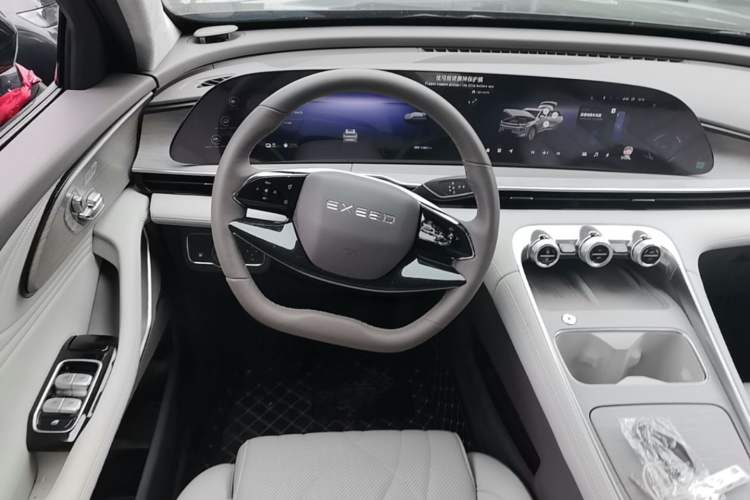 Used EXEED Stellar C-DM 2025 210 Extended-Range Pro Two-Wheel Drive Steering Wheel