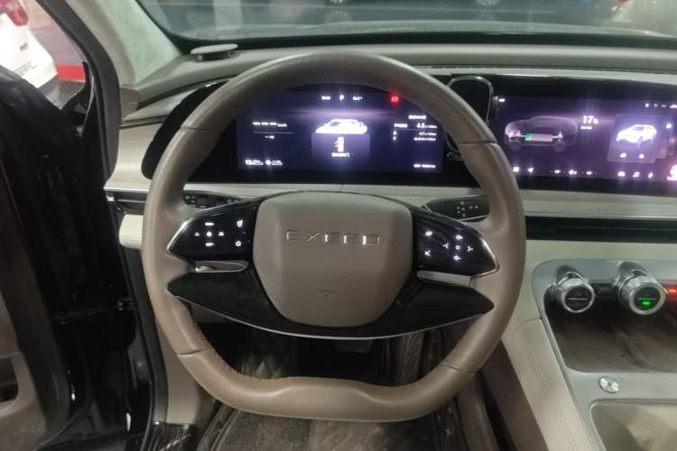 Used EXEED Stellar C-DM 2025 200 with Ultra-Long Range Pro All-Wheel Drive Steering Wheel