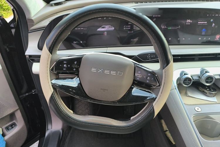 Used EXEED Stellar C-DM 2025 200 with Ultra-Long Range Pro All-Wheel Drive Steering Wheel