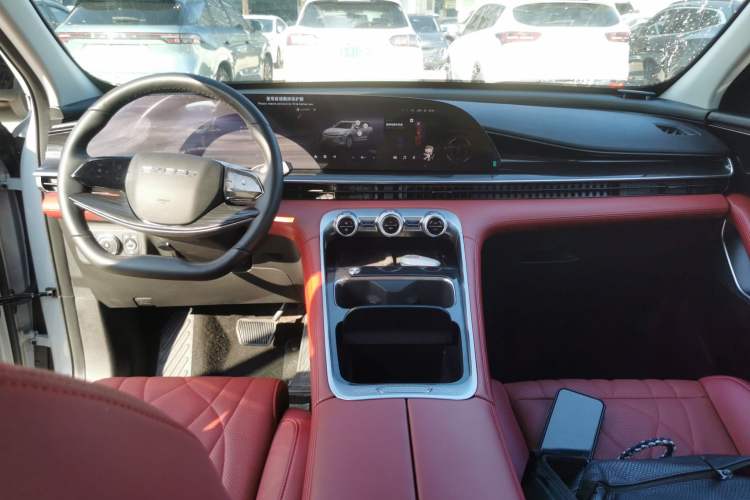 Used EXEED Stellar C-DM 2025 200 with Ultra-Long Range Pro All-Wheel Drive Center Console