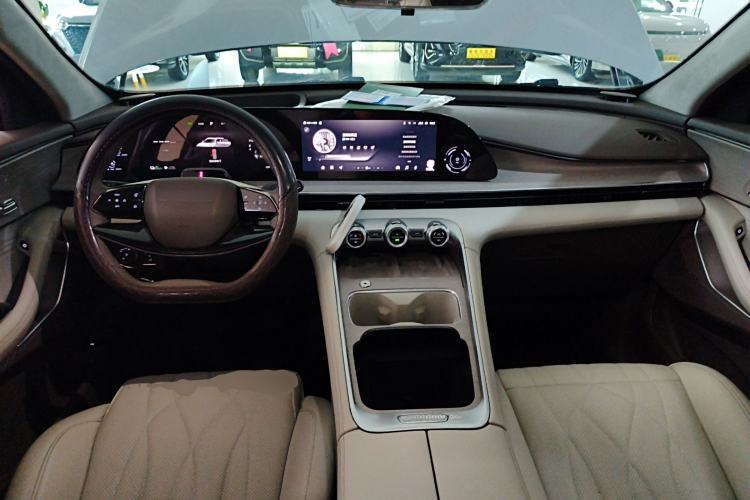 Used EXEED Stellar C-DM 2025 200 with Ultra-Long Range Max All-Wheel Drive Center Console