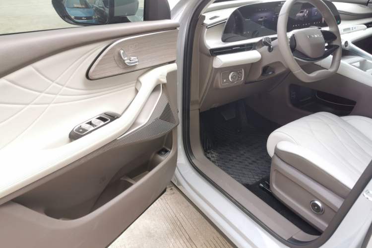 Used EXEED Stellar C-DM 2025 200 with Ultra-Long Range Pro All-Wheel Drive Driver Seat
