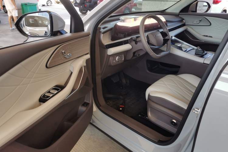 Used EXEED Stellar C-DM 2025 200 with Ultra-Long Range Pro All-Wheel Drive Driver Seat