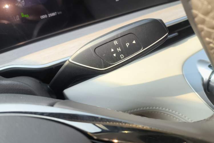Used EXEED Stellar C-DM 2025 200 with Ultra-Long Range Max All-Wheel Drive Gear Lever