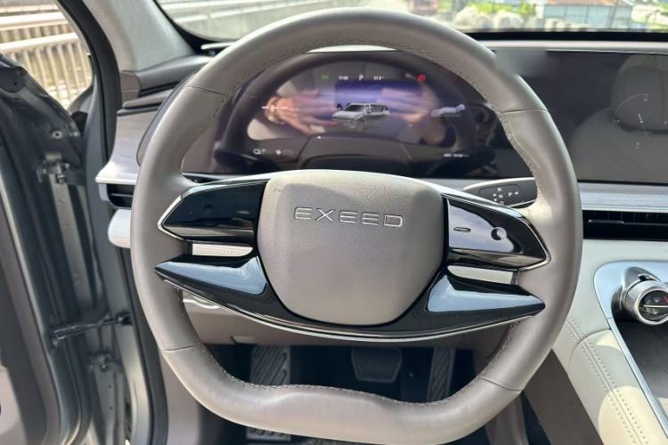 Used EXEED Stellar C-DM 2025 200 with Ultra-Long Range Pro All-Wheel Drive Interior 10