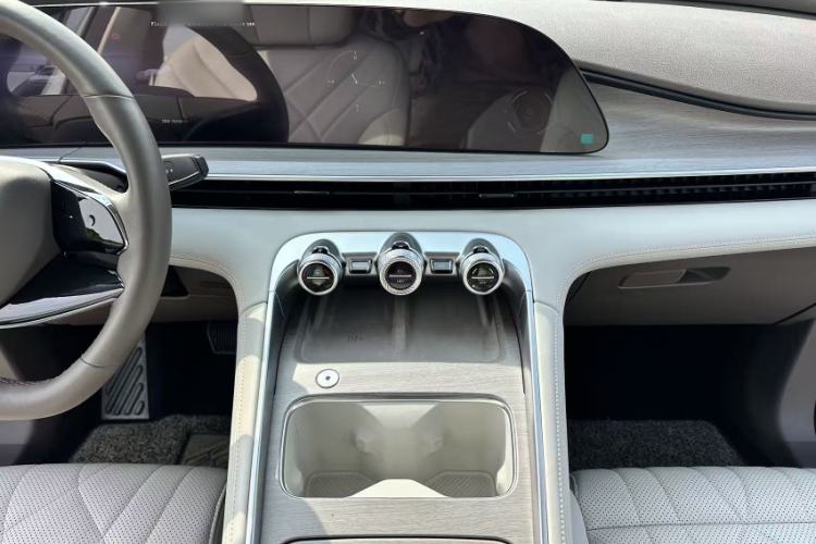 Used EXEED Stellar C-DM 2025 200 with Ultra-Long Range Pro All-Wheel Drive Interior 9