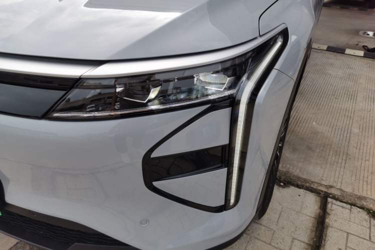 Used EXEED Stellar C-DM 2025 200 with Ultra-Long Range Pro All-Wheel Drive Left Front Headlight