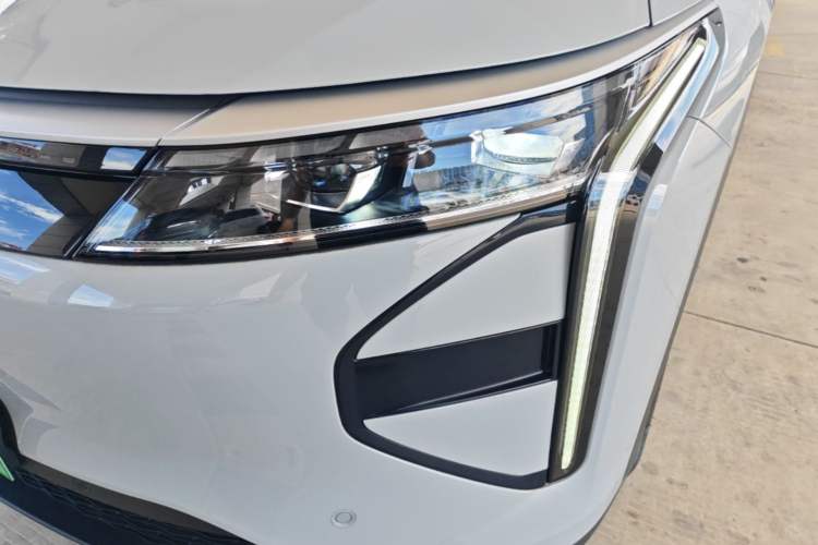 Used EXEED Stellar C-DM 2025 200 with Ultra-Long Range Pro All-Wheel Drive Left Front Headlight