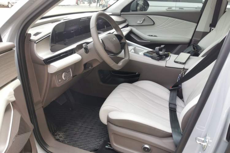Used EXEED Stellar C-DM 2025 200 with Ultra-Long Range Pro All-Wheel Drive Left Front Seat