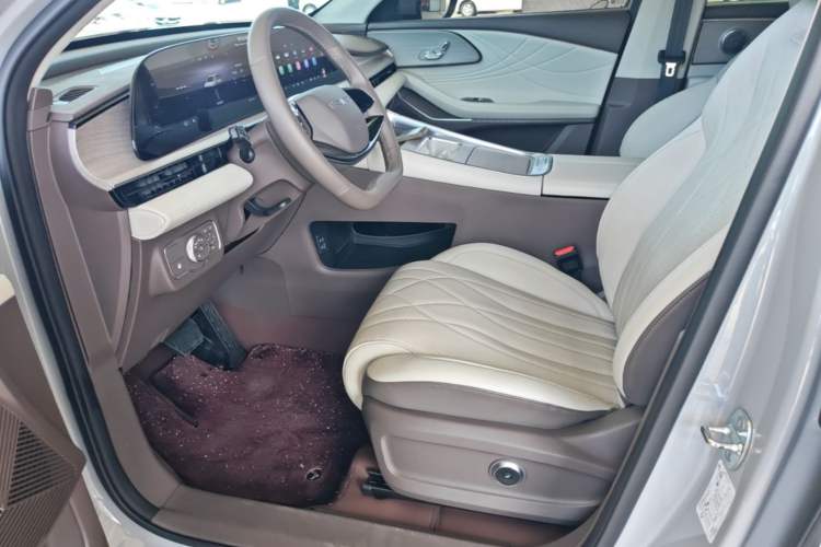 Used EXEED Stellar C-DM 2025 200 with Ultra-Long Range Pro All-Wheel Drive Left Front Seat