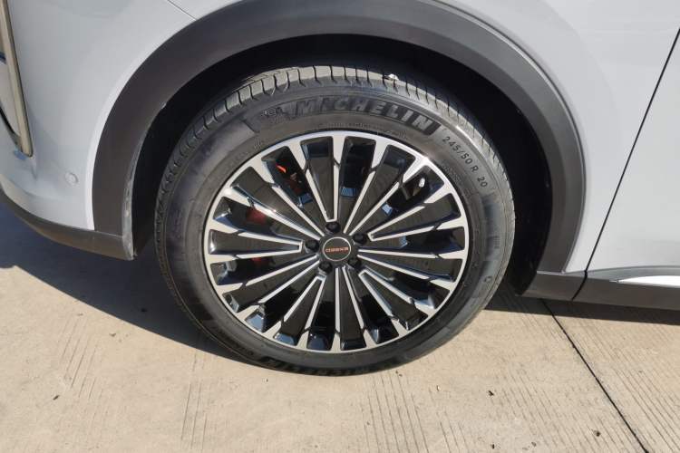 Used EXEED Stellar C-DM 2025 200 with Ultra-Long Range Pro All-Wheel Drive Left Front Wheel Hub