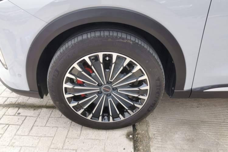 Used EXEED Stellar C-DM 2025 200 with Ultra-Long Range Pro All-Wheel Drive Left Front Wheel Hub