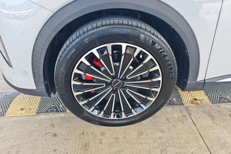 Used EXEED Stellar C-DM 2025 200 with Ultra-Long Range Pro All-Wheel Drive Left Front Wheel Hub