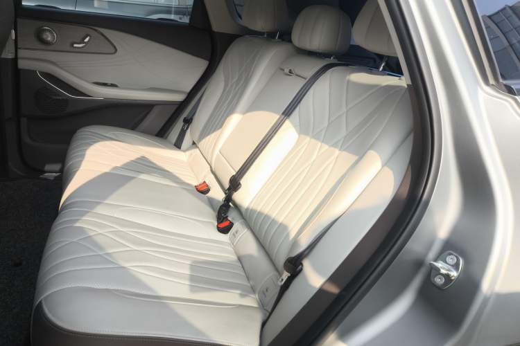 Used EXEED Stellar C-DM 2025 200 with Ultra-Long Range Max All-Wheel Drive Left Rear Seat