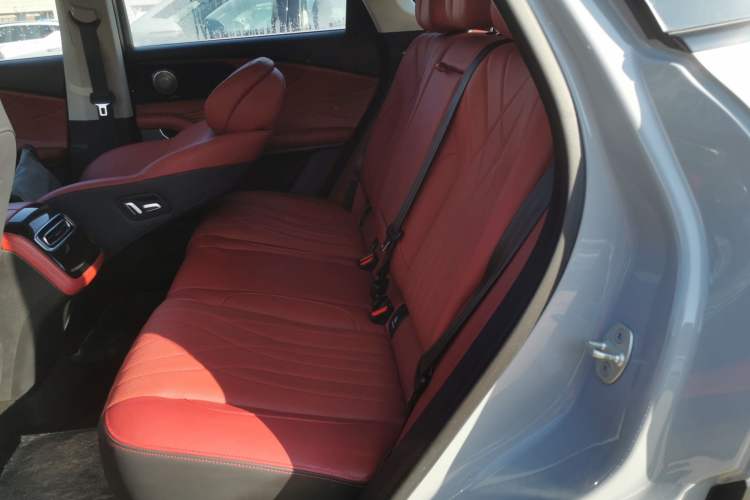 Used EXEED Stellar C-DM 2025 200 with Ultra-Long Range Pro All-Wheel Drive Left Rear Seat