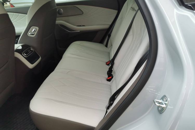Used EXEED Stellar C-DM 2025 200 with Ultra-Long Range Pro All-Wheel Drive Left Rear Seat