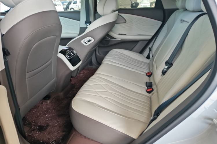 Used EXEED Stellar C-DM 2025 200 with Ultra-Long Range Pro All-Wheel Drive Left Rear Seat