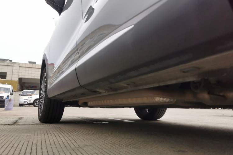 Used EXEED Stellar C-DM 2025 200 with Ultra-Long Range Pro All-Wheel Drive Left Side Sill