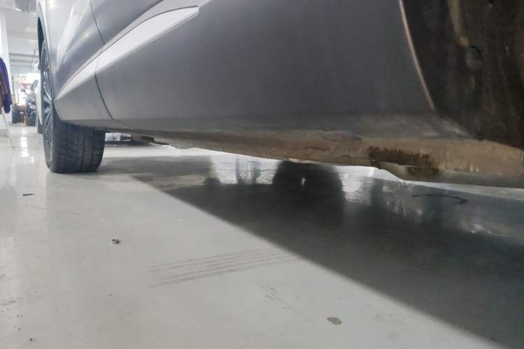Used EXEED Stellar C-DM 2025 200 with Ultra-Long Range Pro All-Wheel Drive Left Side Sill