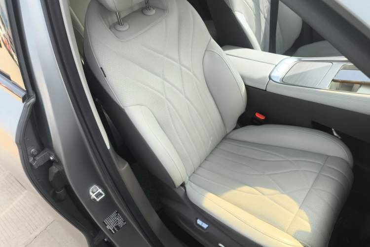 Used EXEED Stellar C-DM 2025 200 with Ultra-Long Range Max All-Wheel Drive Right Front Seat