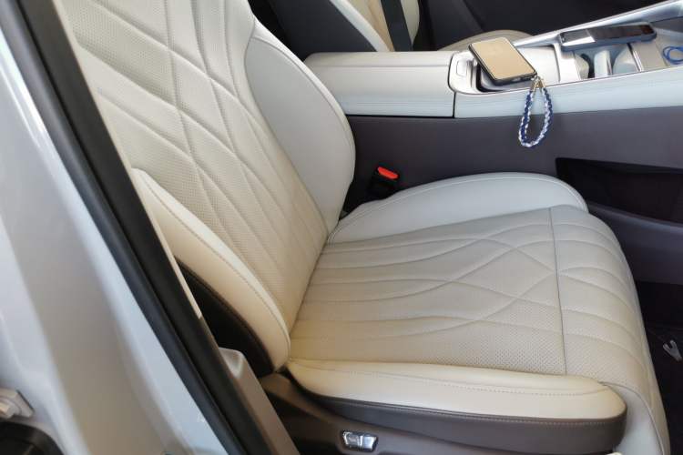 Used EXEED Stellar C-DM 2025 200 with Ultra-Long Range Pro All-Wheel Drive Right Front Seat